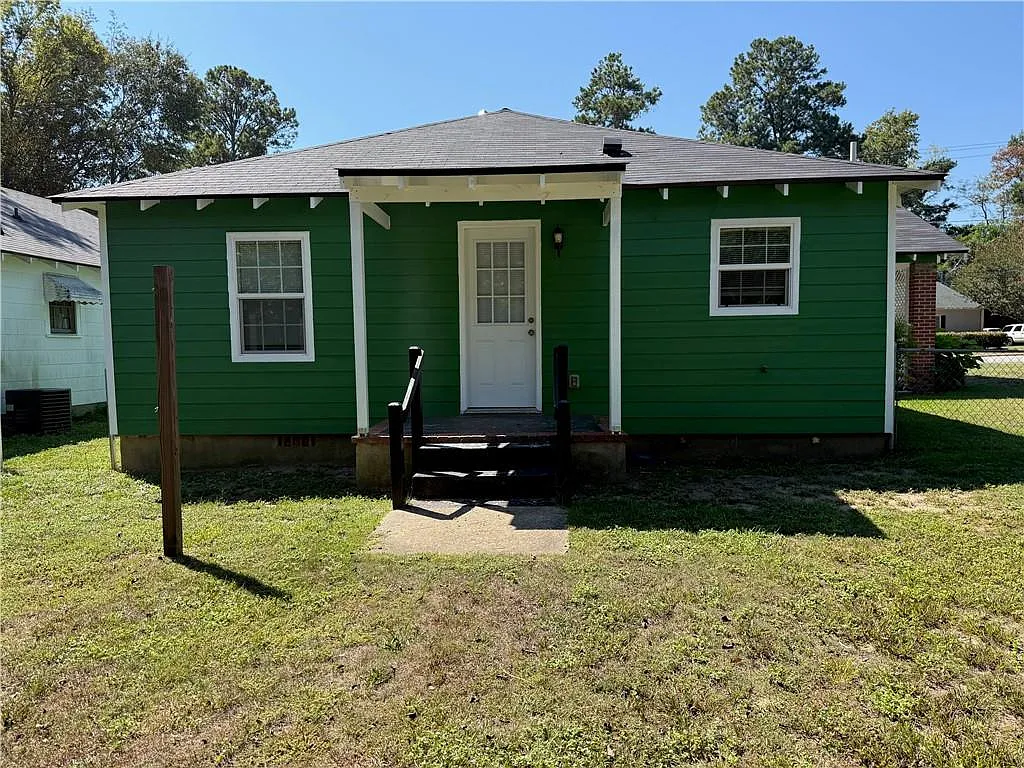 2 bed, 1.0 bath, 1062 sqft, $1,000 — Photo 2
