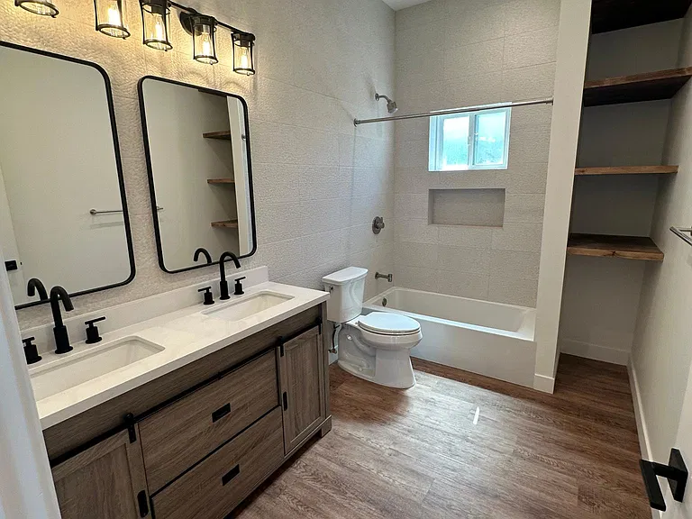1845 N Screenland Dr — Photo 13