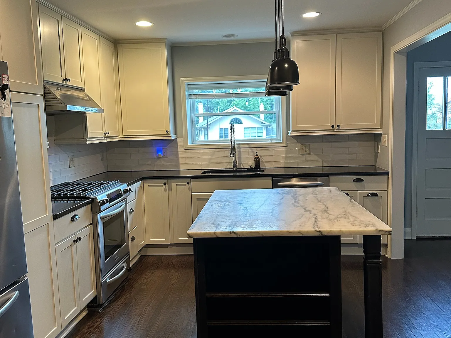 2 bed, 2.5 bath, 1313 sqft, $3,000 — Photo 4