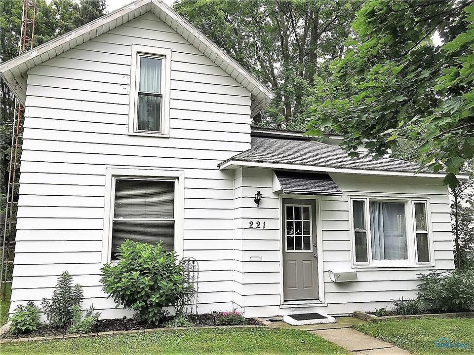 1st image of 221 S 2nd St