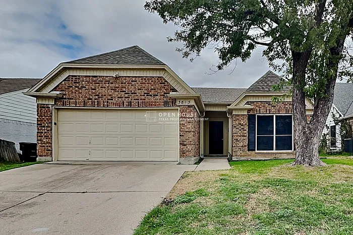 3813 Huckleberry Dr