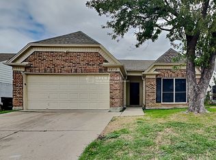 3813 Huckleberry Dr, Fort Worth, TX 76137