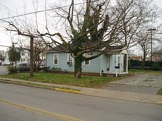 1st image of 927 E 10th Ave