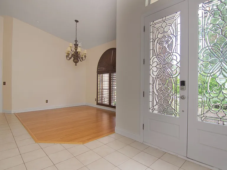 7725 Apple Tree Cir — Photo 8