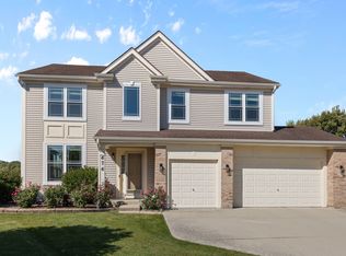 676 Quincy Ct, Carol Stream, IL 60188