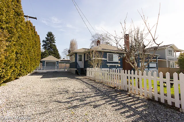 662 Largaud Dr photo 1
