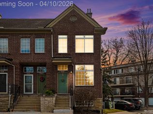 1456 Silverbrook Ridge Dr, Walled Lake, MI