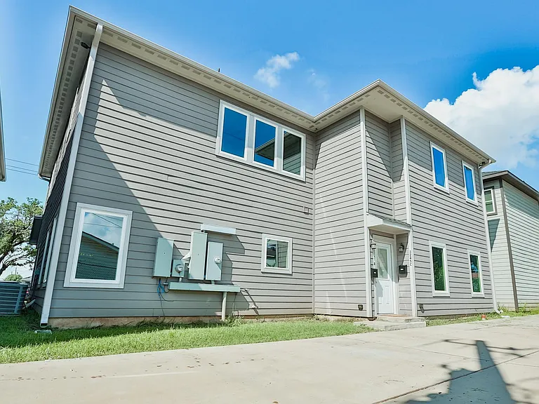 3245 Dixie Dr #B — Photo 2