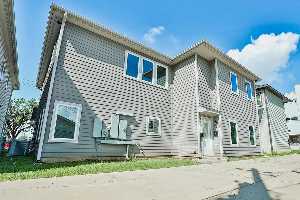 Building Photo - 3245 Dixie Dr #B