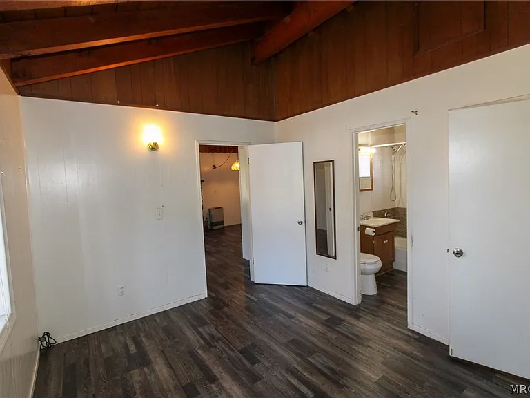 512 Barton Ln N — Photo 10