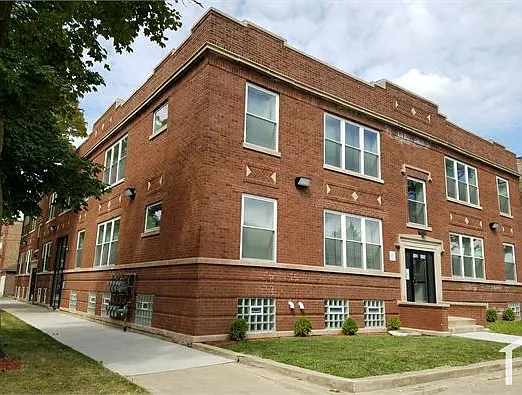 3 bed, 1256 sqft, $1,499 — Photo 2