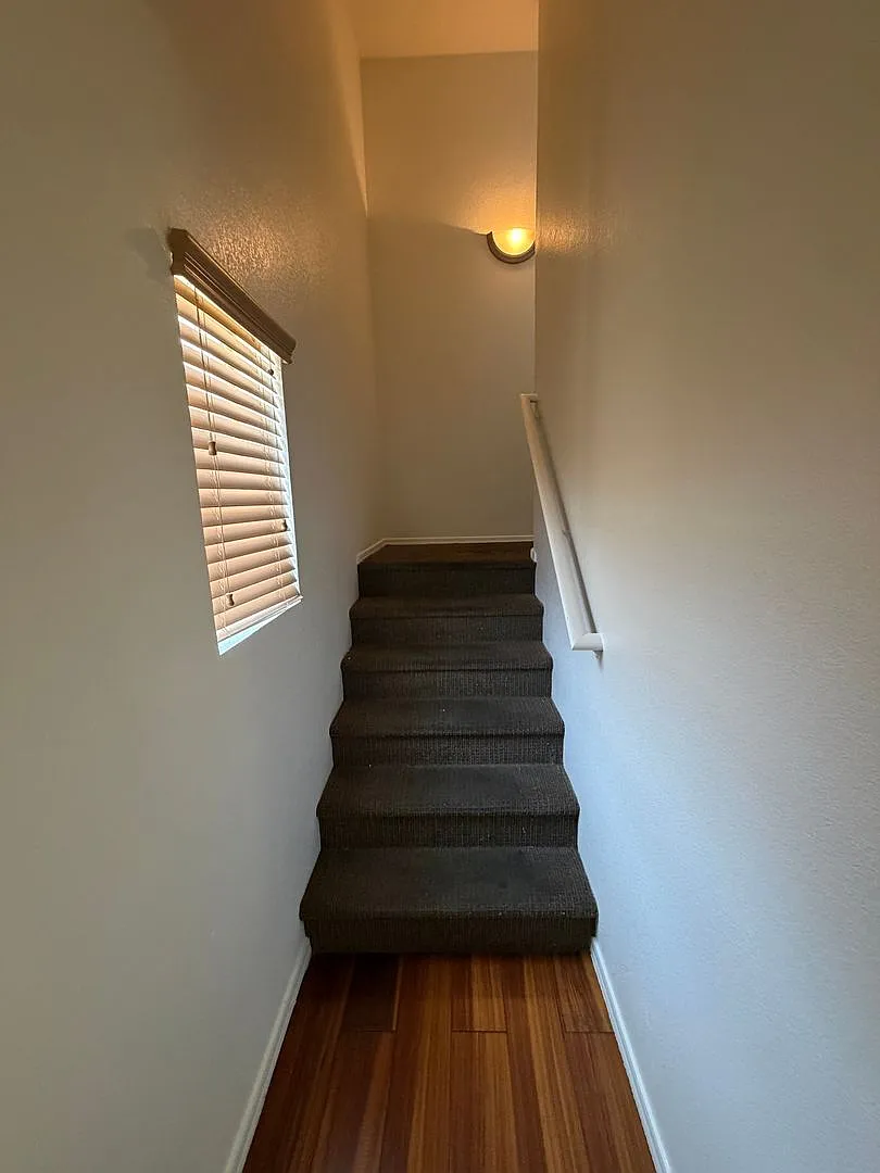 2 Bd/2.5ba Mesa Townhome For Rent! — Photo 4