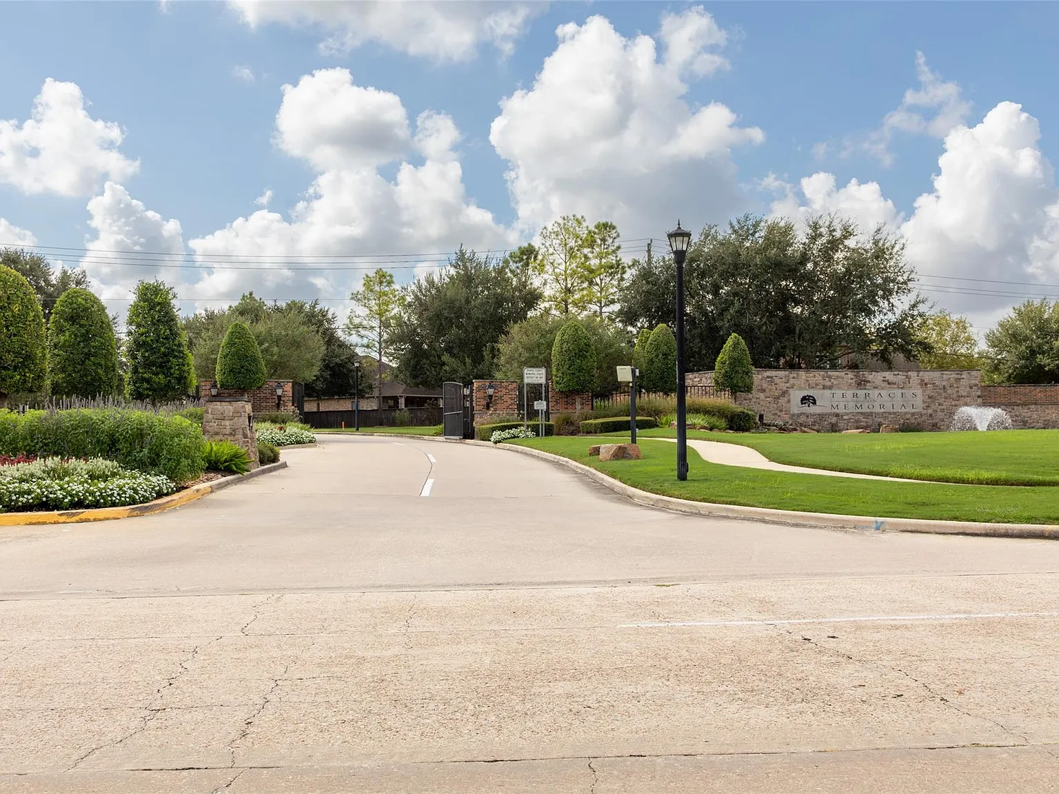 3 bed, 3.5 bath, 3196 sqft, $3,000 — Photo 4