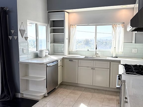 4th image of 3355 N Crest Dr #3357
