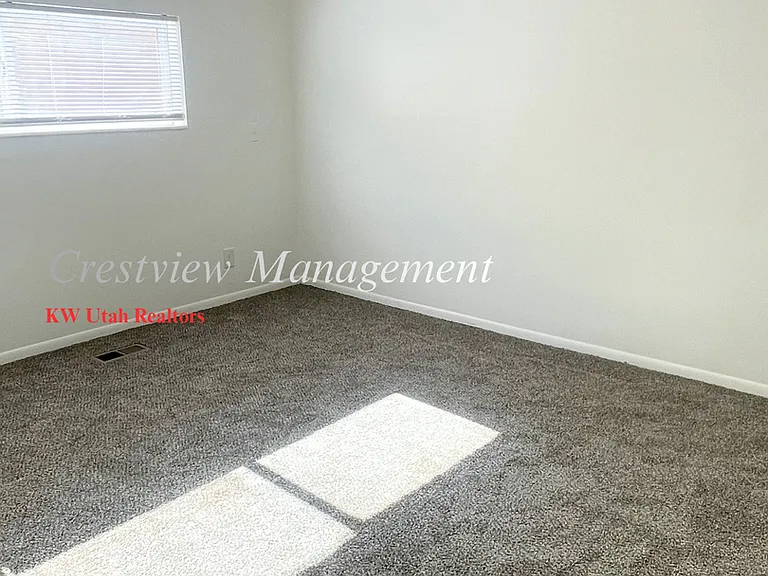 Washington Terrace 8-Plex — Photo 16