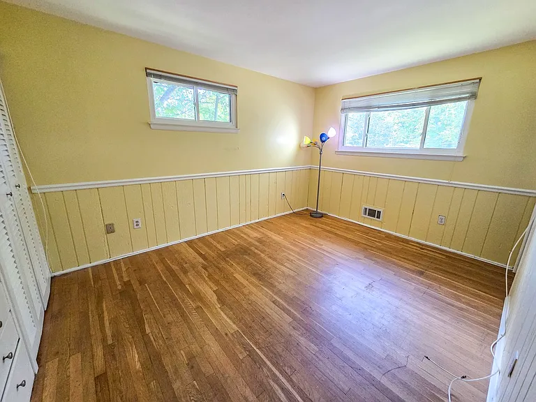 305 Hillsboro Dr — Photo 16