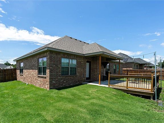 4th image of 1303 Lavona Ln