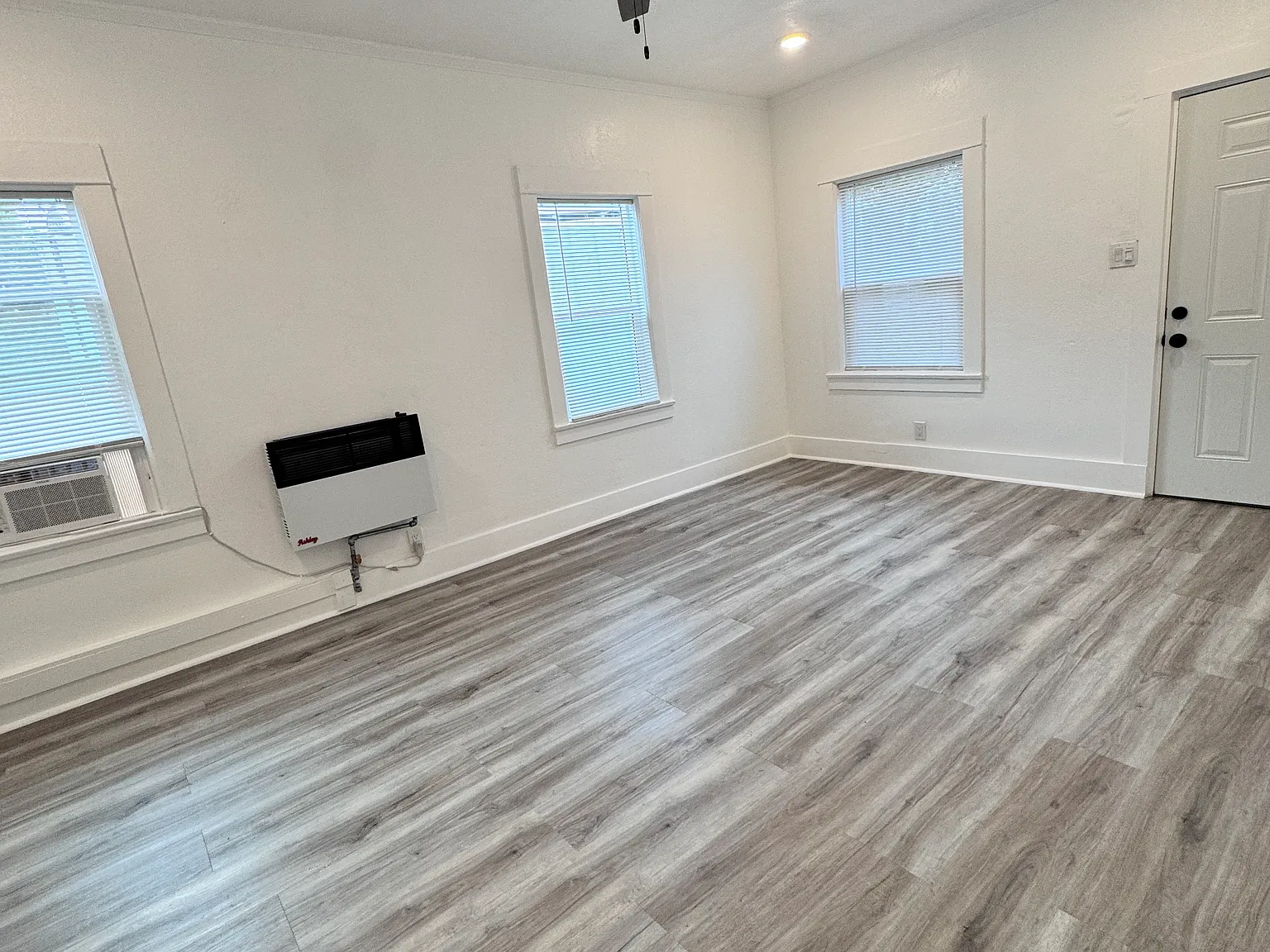 2 bed, 720 sqft, $2,600 — Photo 3