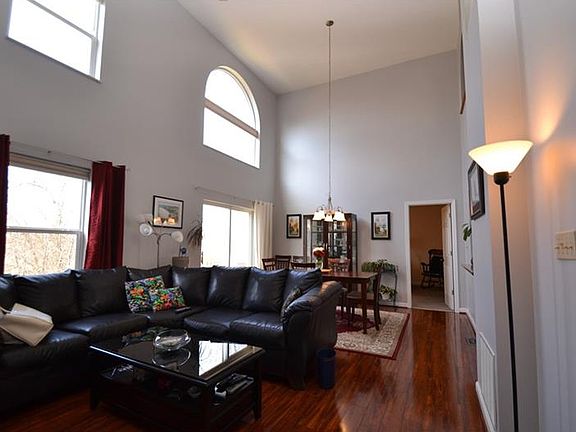 3rd image of 854 Sunset Cir