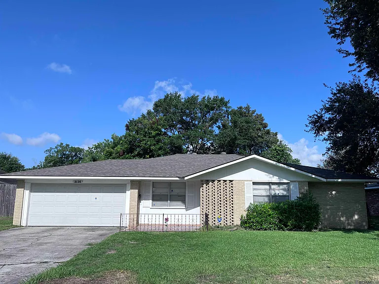 3135 Woodcrest Dr — Photo 1