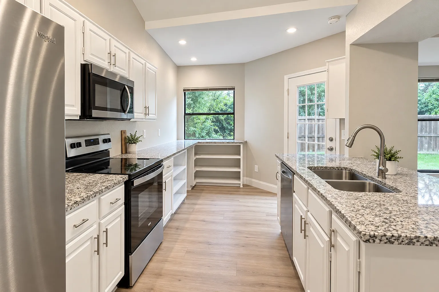 3 bed, 1371 sqft, $2,575 — Photo 3