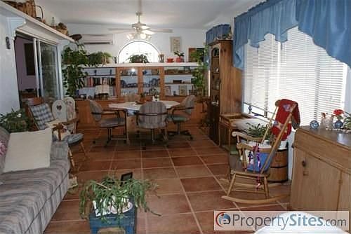 4th image of 400 Laurie Ln