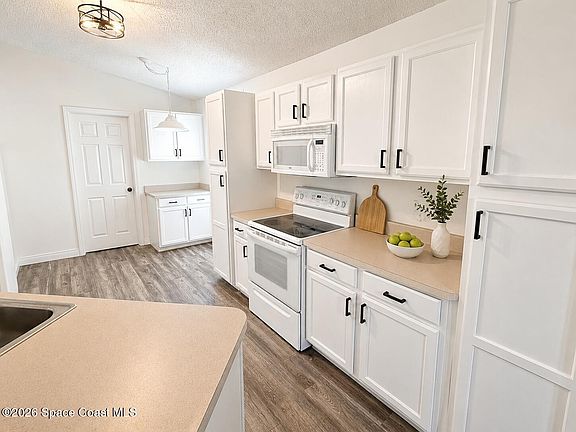 5th image of 1272 Brumpton Pl
