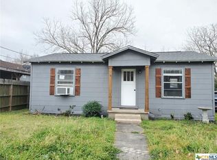 508 Nelson St, Yoakum, TX 77995