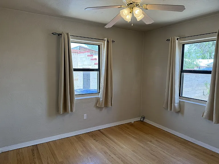 412 Laguayra Dr NE — Photo 15