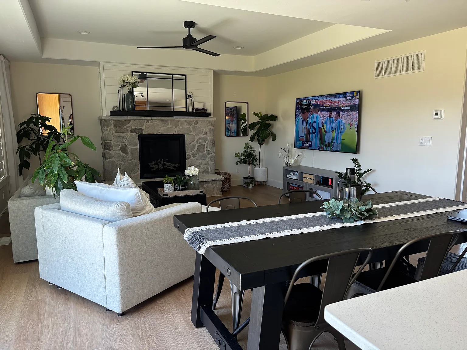 4 bed, 3800 sqft, $3,550 — Photo 2