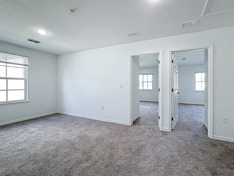 1748 Barton Towne Cir — Photo 26