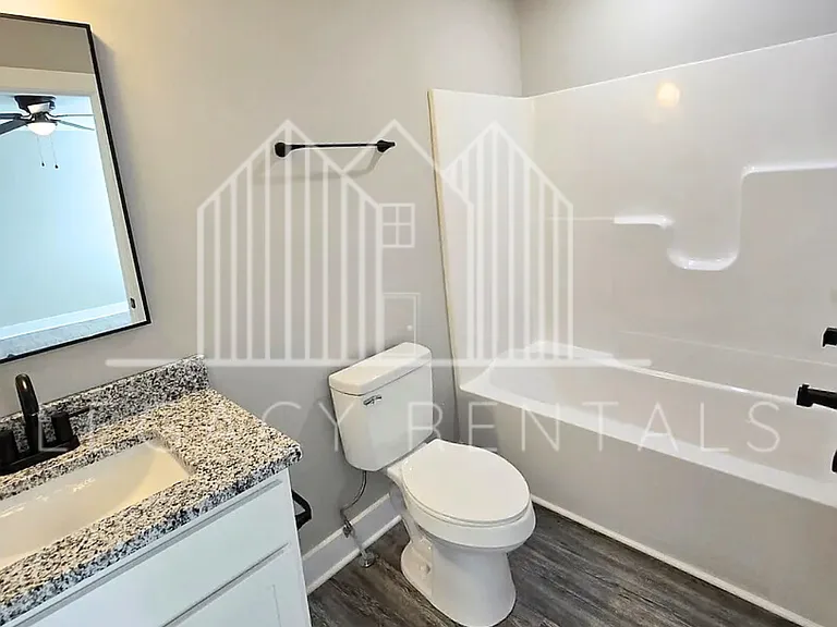 1112 Race St — Photo 4