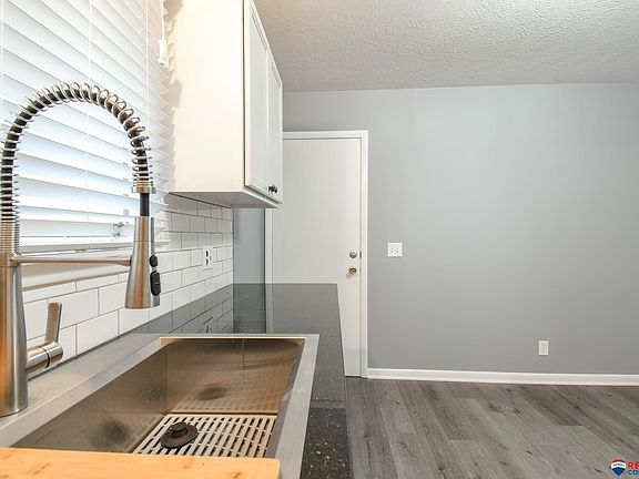 2nd image of 800 S 38th St