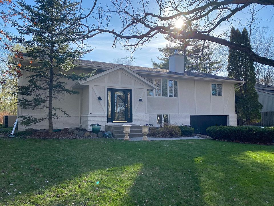 1st image of 16608 Meadowbrook Ln