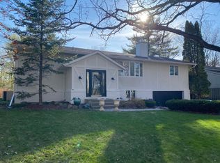 16608 Meadowbrook Ln, Wayzata, MN 55391