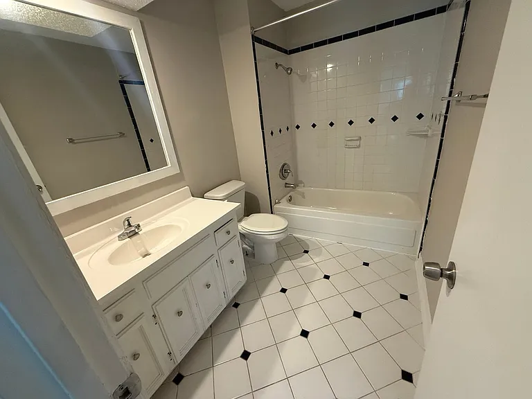 32 Del Tara Dr — Photo 16