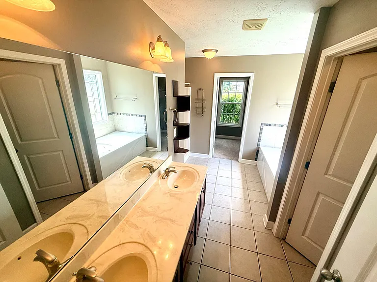 4926 Yorkchester Dr — Photo 22