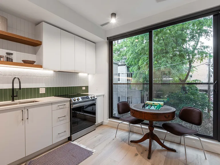 1712 Oak #203 (former model unit)