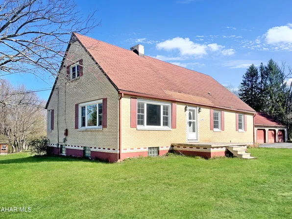383 Griffith Ave, Mineral Point, PA 15942
