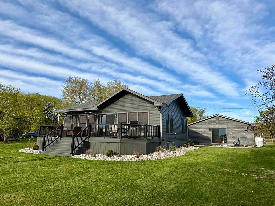 1st image of 39 River Ln