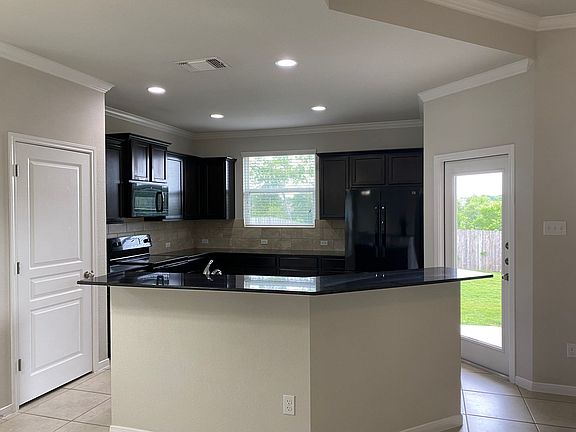 3rd image of 712 Glenstone Dr