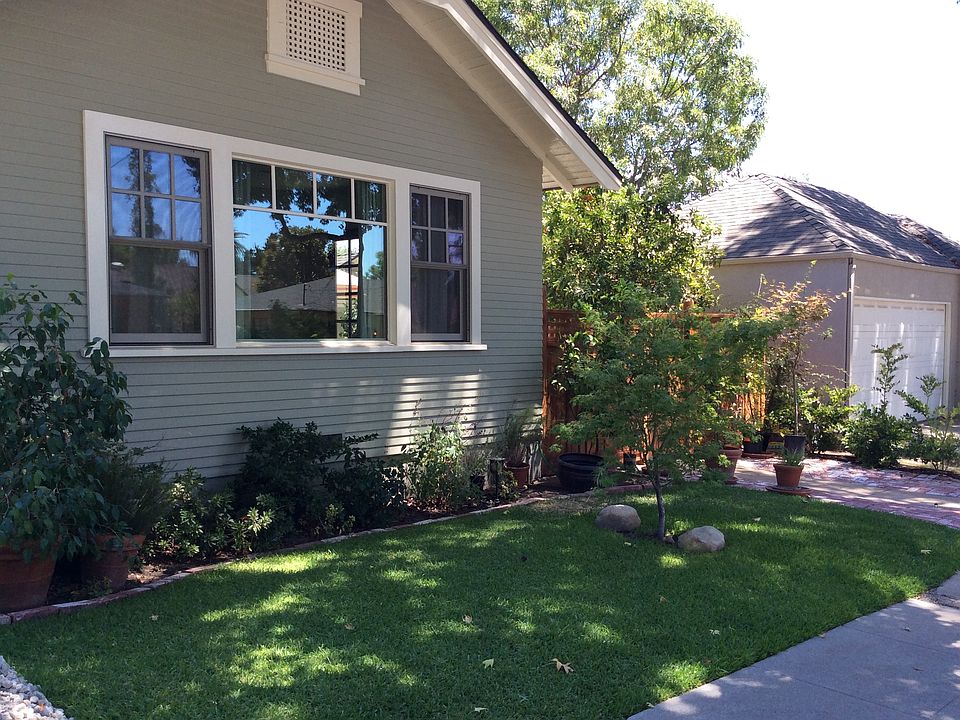 2nd image of 830 Montrose Ave