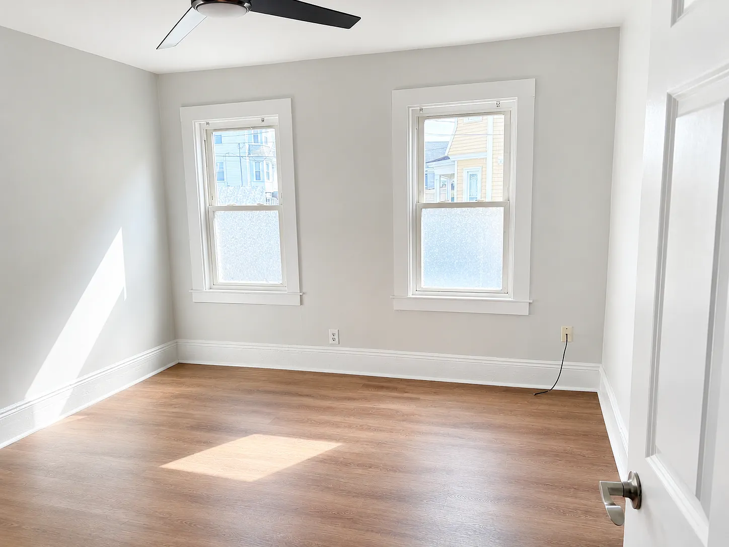 3 bed, 1200 sqft, $3,000 — Photo 2
