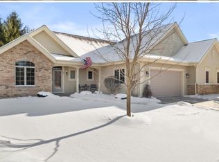 1423 Hidden Waters Cir, West Bend, WI 53095