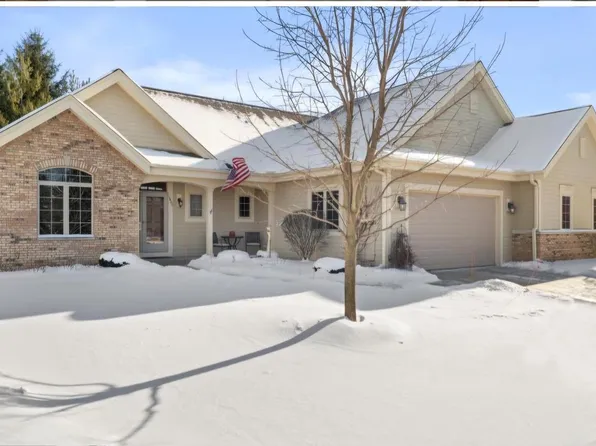 1423 Hidden Waters CIRCLE, West Bend, WI 53095