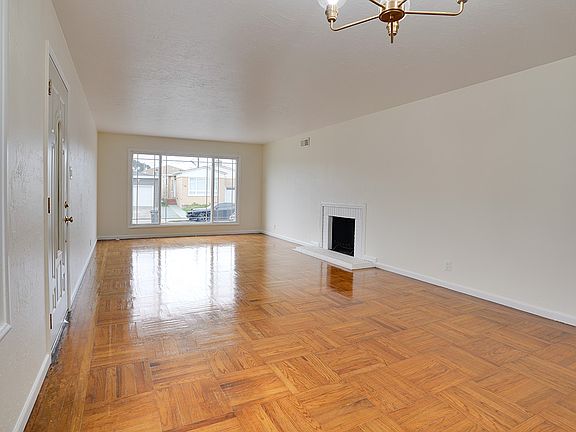 4th image of 74 Eaton Ave