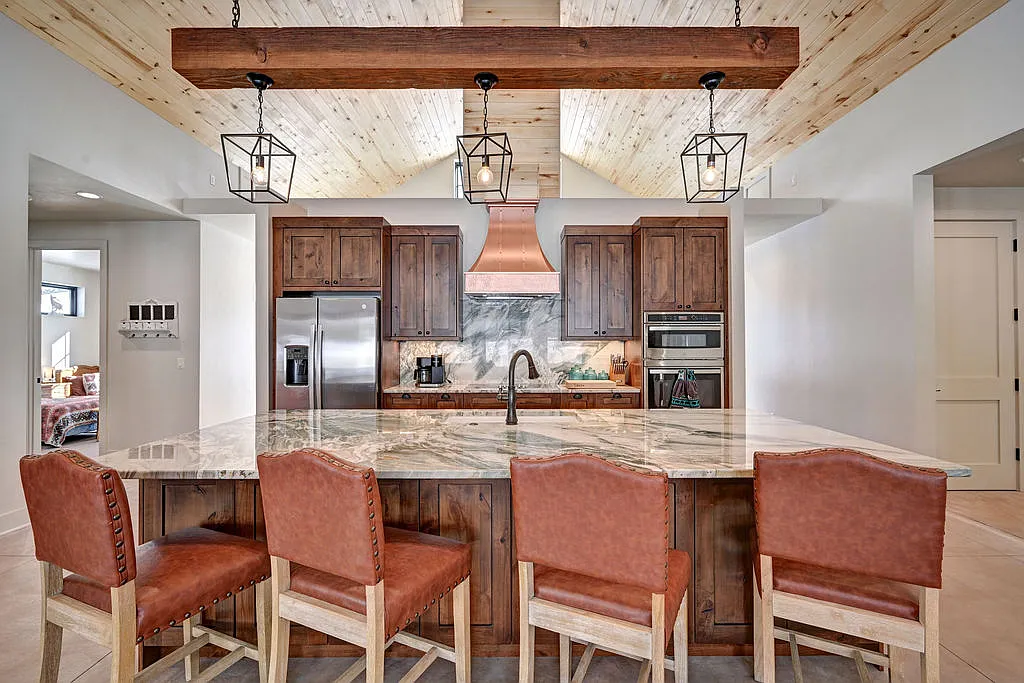 4 bed, 2331 sqft, $6,000 — Photo 4