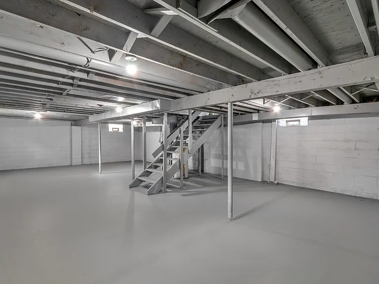 1143 Ardmore Ave SW — Photo 3