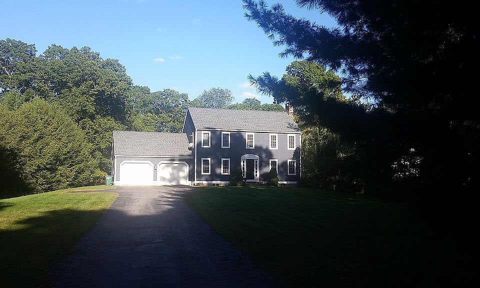 2nd image of 3 Fairway Ln