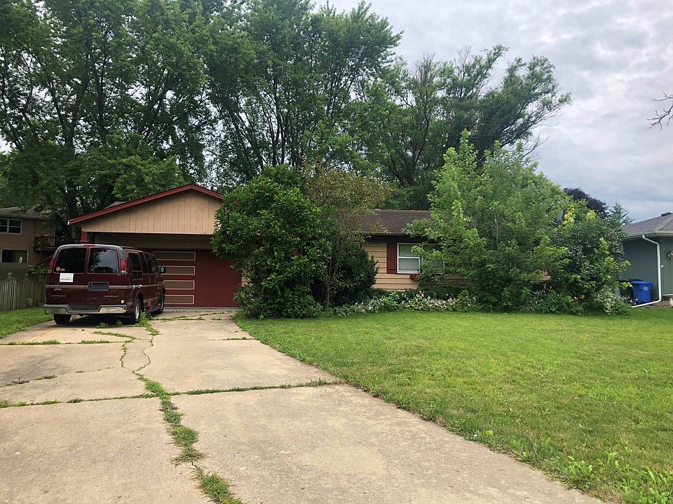 2nd image of 939 Aaron Ave